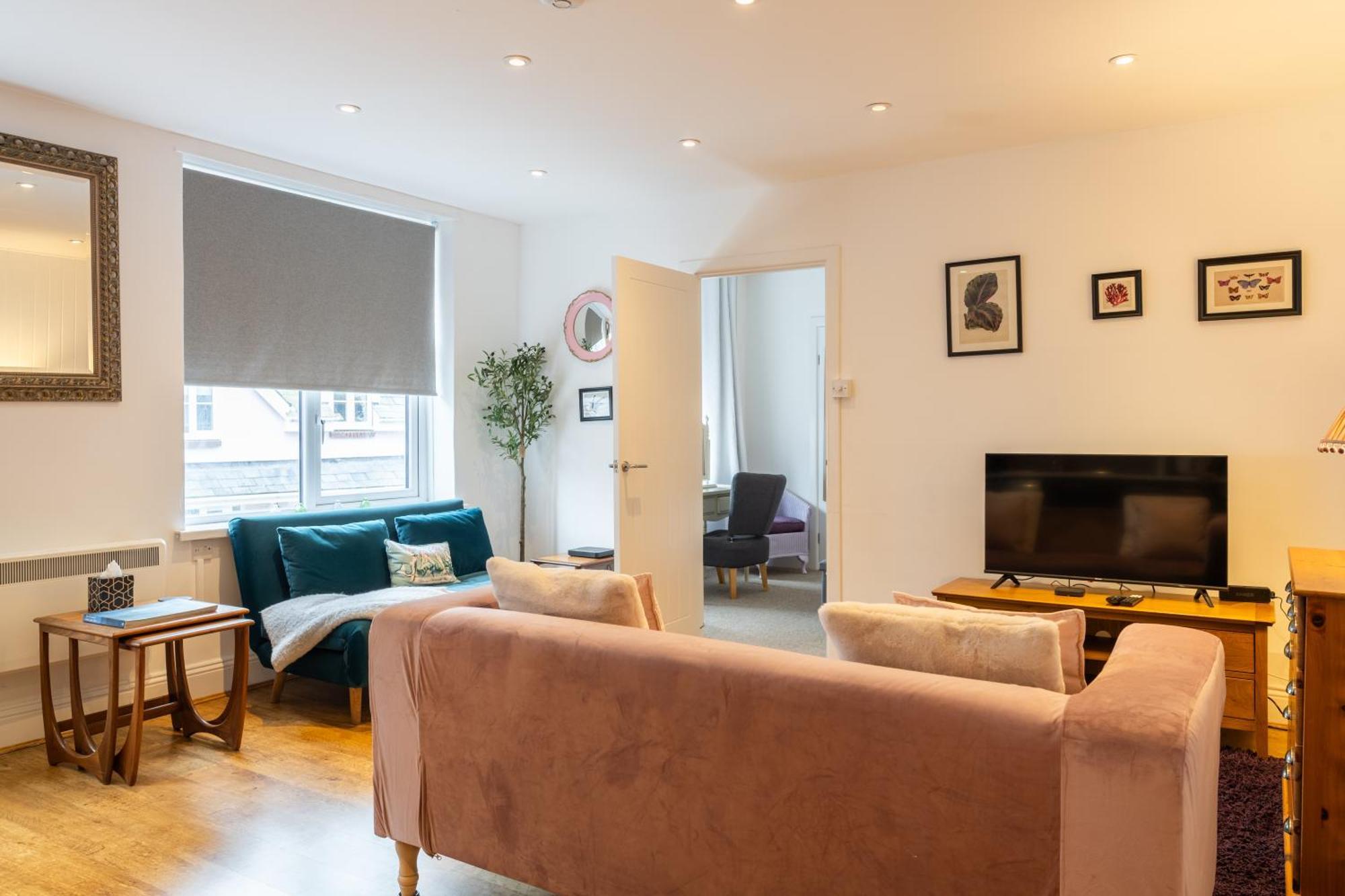 Cute 1 Bed 2 Mins From The Sea - Sleeps 4, Flat 8 The Gables, Church Street, Appartamento Lyme Regis
